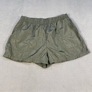 No Boundaries Olive Green Youth’s Nylon Shorts with pockets, size XL (15-17)